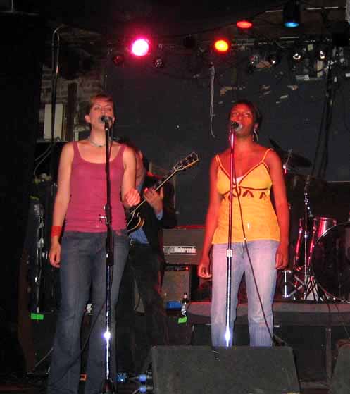 Click for more picks - Joanna Fee,  Aisha Hinton  with Moogy Klingman June 8, 2006  at Don Hill's, NYC